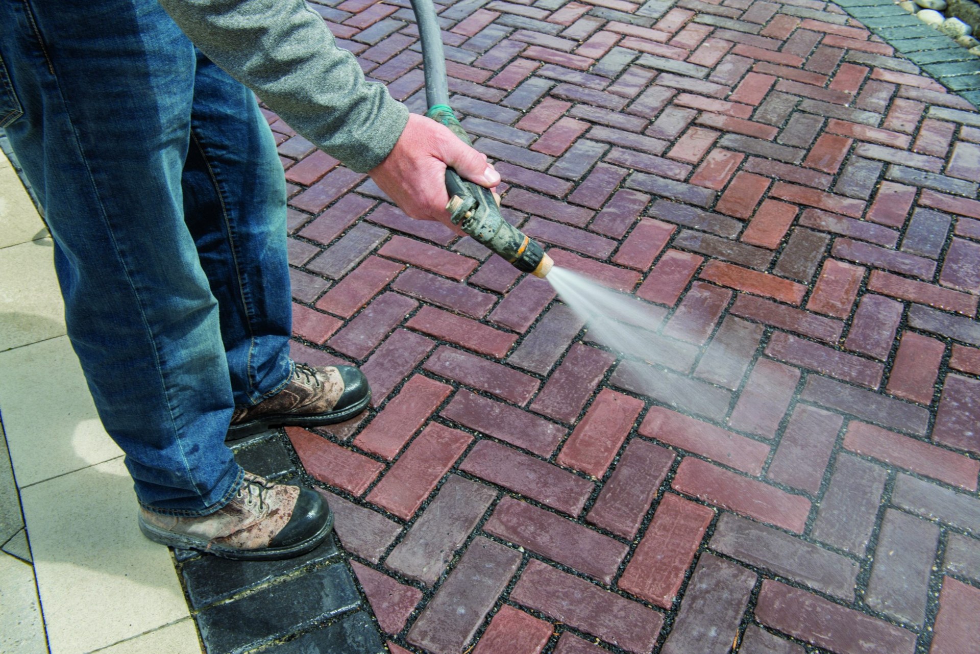 Block Paving Cleaning & Sealing on a UK home - photo 2