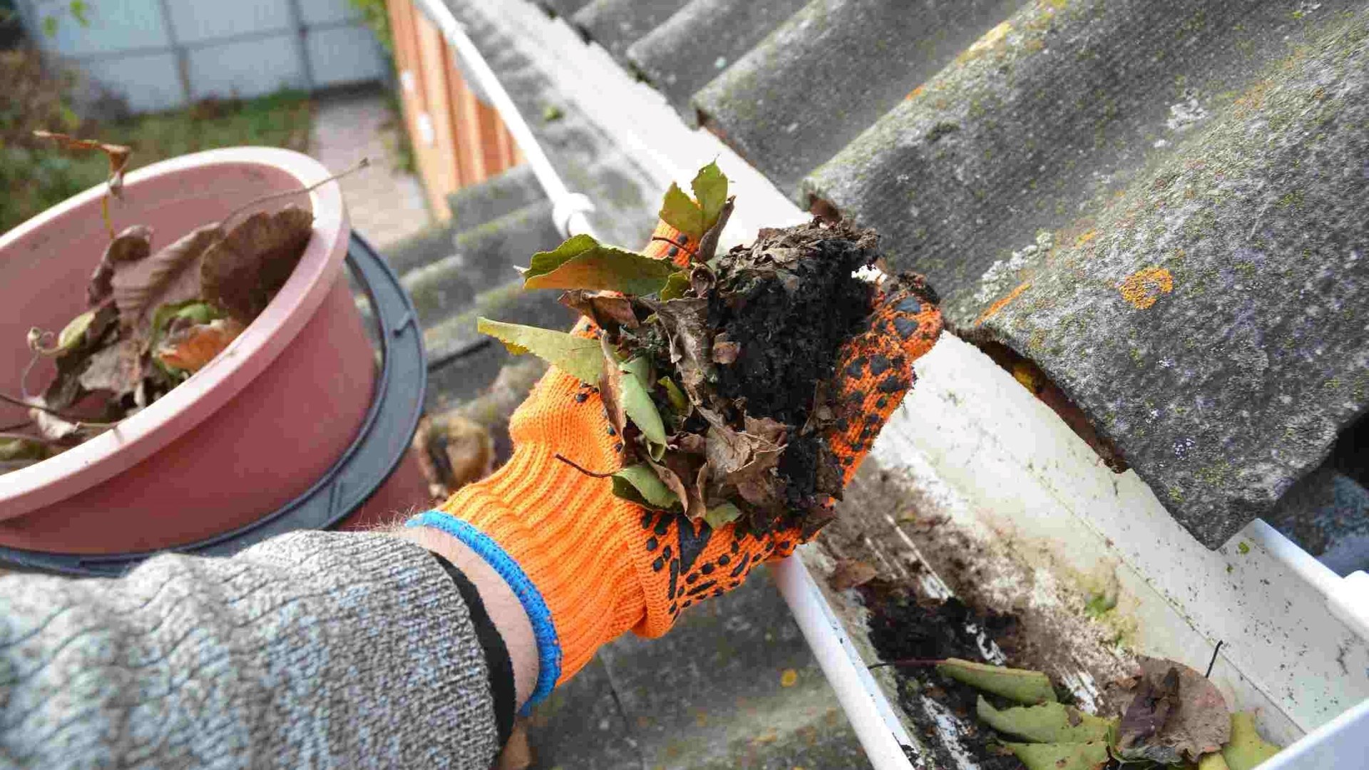 Gutter Cleaning on a UK home - photo 2